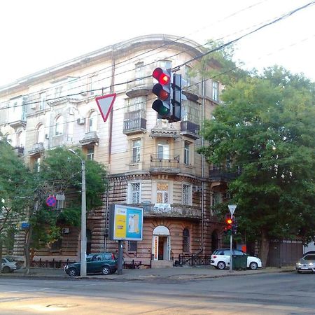 Apartment Vechnye Tsennosti Odessa Exterior photo