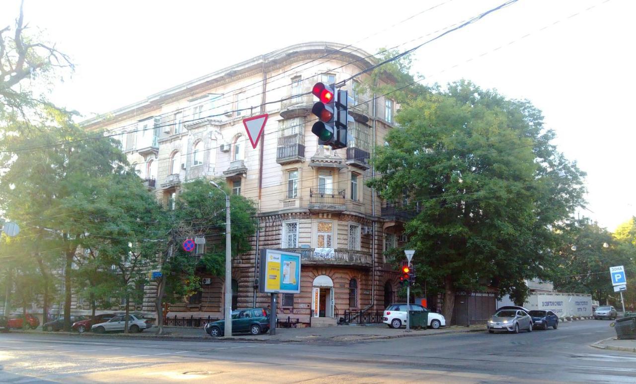 Apartment Vechnye Tsennosti Odessa Exterior photo
